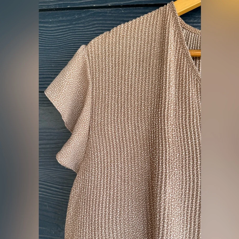Adrianna Papell Taupe Textured top Blouse micro dot pattern elegant  Sz L - Picture 4 of 7